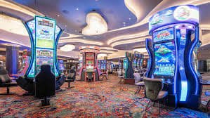 333s Sportsbook မြန်မာဘောလုံးပွဲ ရလဒ်စစ်ဆေးနေသောမြင်ကွင်း