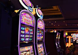 333s ပရိုမိုးရှင်း Welcome Bonus နှင့် Cashback မြန်မာကစားသူများ ရယူနေသောမြင်ကွင်း